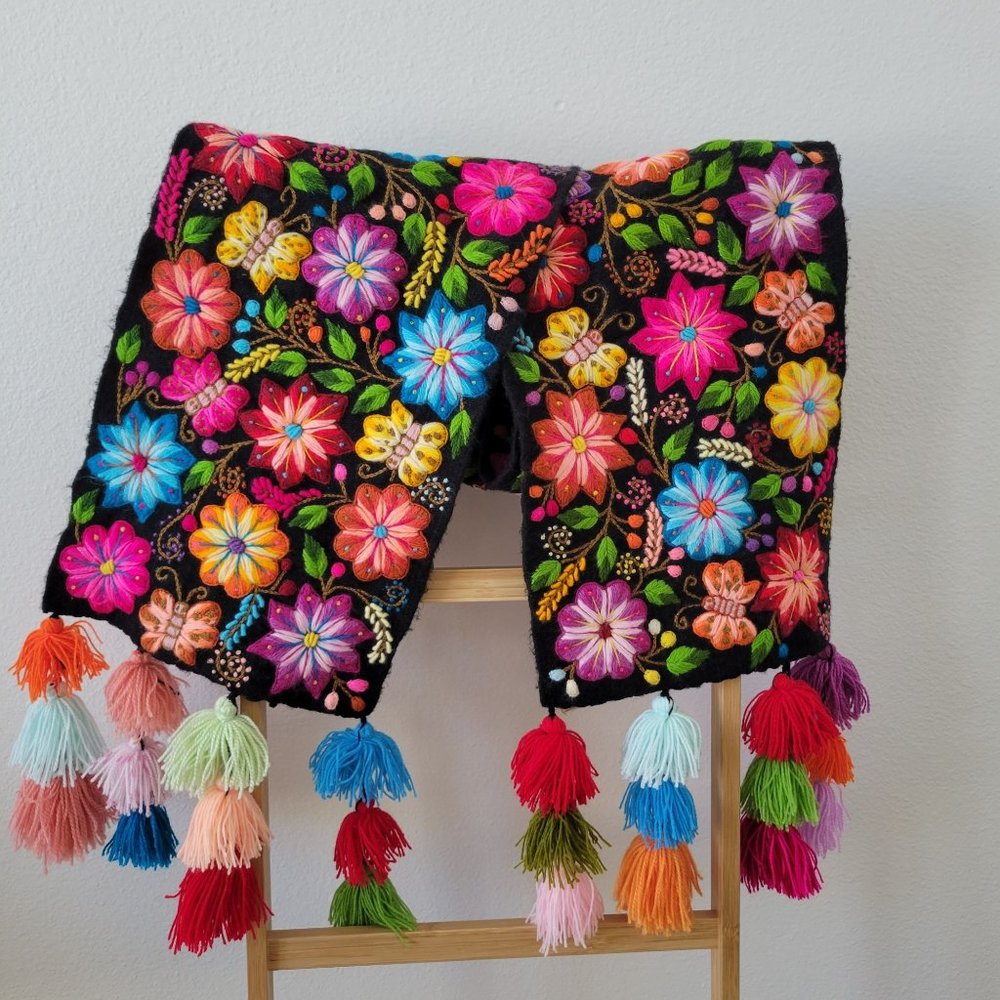 Embroidery Floral, Peruvian Hand-Woven Table Runner |Multi Color Flowers Peruvia